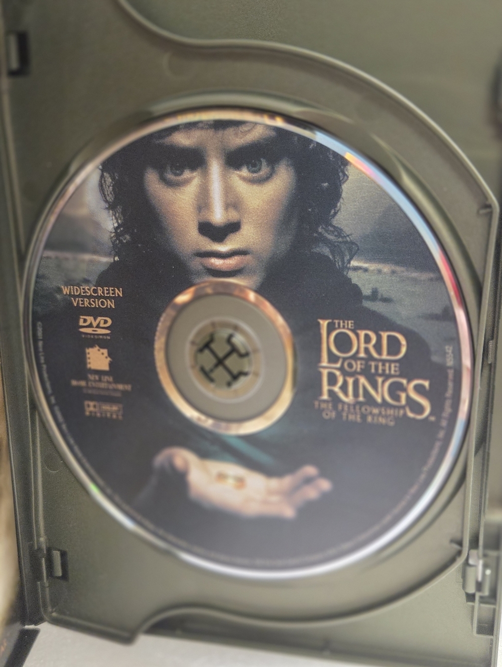 The Lord of the Rings: The Fellowship of the Ring (Black) DVD - Picture 4 of 5